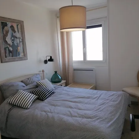 Apartamento T3 Climatise A 150m De La *